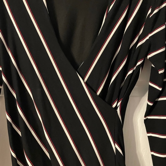 White House Black Market long sleeved wrap top - Picture 2 of 7